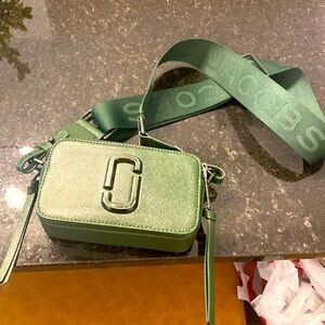 Mark Jacobs dark green crossbody Snapshot bag. In great condition.